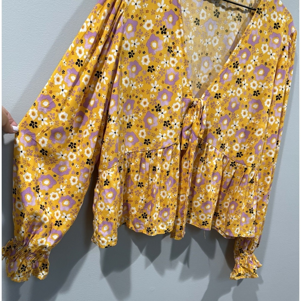 ASOS Design Curve Size U.S. 18 Long Sleeve Tie Front Shirred Cuff Floral Blouse - Picture 2 of 9